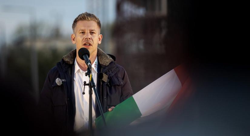 Magyar Péter: Orbán jó kommunista módszerrel azzal vádol másokat, amit ő maga tett