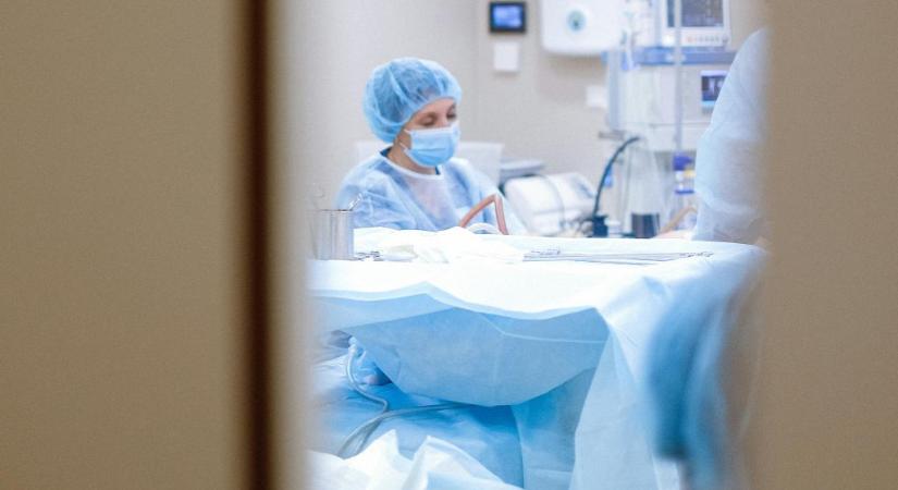 Ilyen hogy fordulhat elő? Más embrióját ültették be egy páciensbe – csak szülés után derült ki a döbbenetes hiba