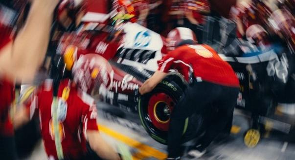 Debütál a Ferrari új padlólemeze – az F1-es csapatok fejlesztései Bahreinre