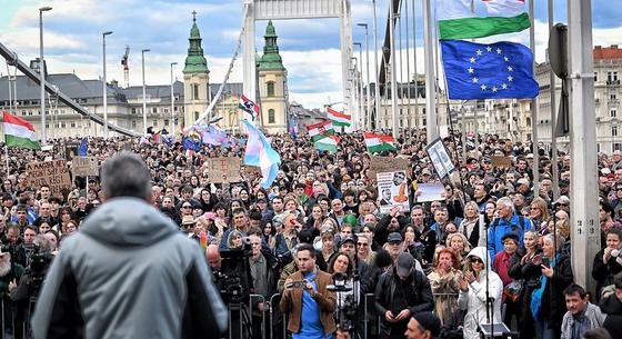 Hadházyék a jövő héten az Erzsébet híd után a Várba vonulnak