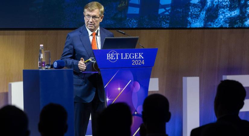 Vona Gábor szerint a volt jegybank elnök áll Magyar Péter mögött