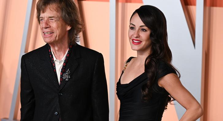 Mick Jagger a legnagyobb titokban jegyezte el 43 évvel fiatalabb barátnőjét