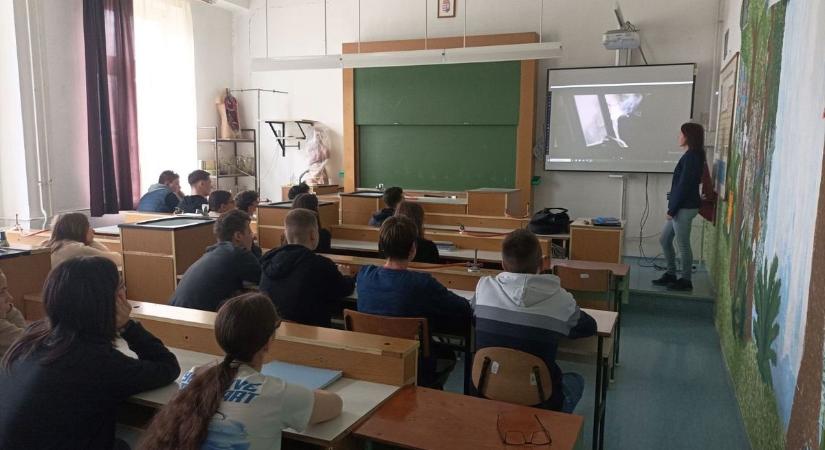 Örökre megváltoztatta az újszászi iskola diákjainak életét, amit azon az órán láttak