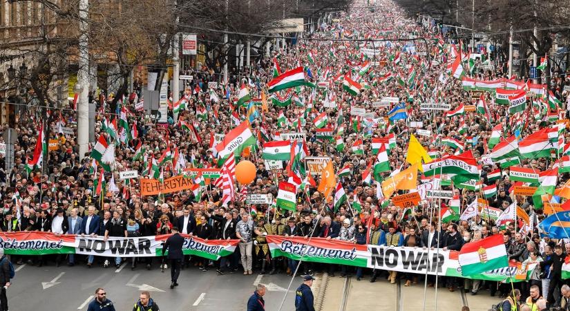 Orbán úr, a „Békemenet” híd lezárásakor ki védte meg a tüntetők jogait?