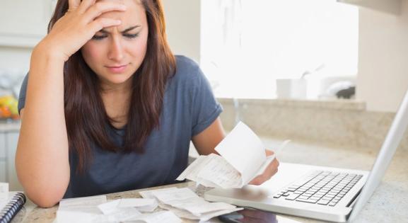 Csúnyán megdrágultak a céges bankszámlák, de lehet faragni a költségeken