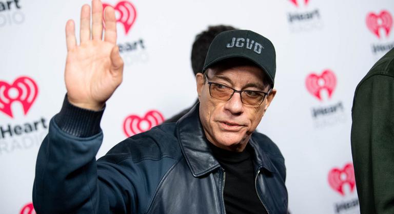 Jean-Claude Van Damme tagadja, hogy emberkereskedők által eladott nőkkel létesített volna szexuális kapcsolatot