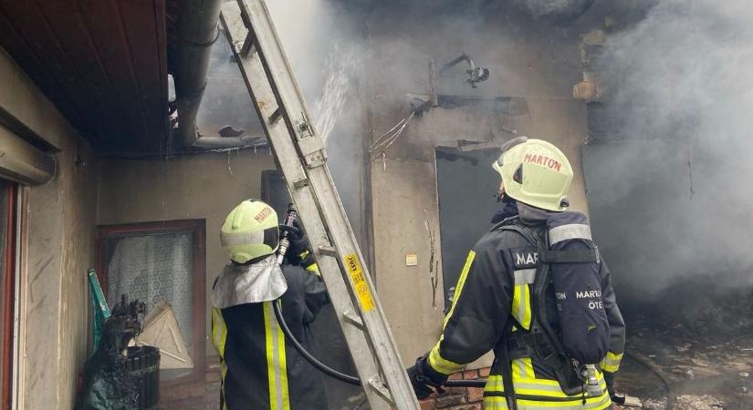 Veszélyben volt egy gázpalack a lakástűzben