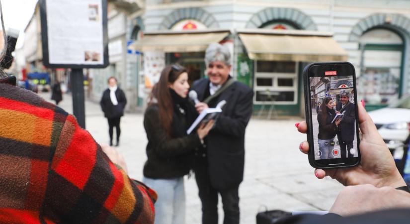 Verseket, rímeket kérem felmutatni! – mondta a villamoskalauz - képek, videó