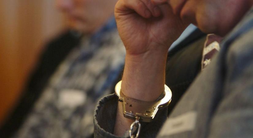 Fenyegetéssel szereztek pénzt a mosdóban – Letartóztatták a hatvani rablókat