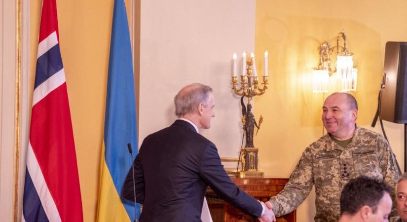 Összerúgta a port az ukrán hadvezetés két tagja, lemondás lett a vége