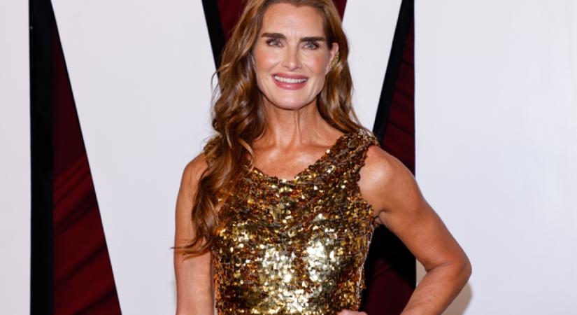 Az 59 éves Brooke Shields olyan bikinis fotókat posztolt, hogy leesik az állad
