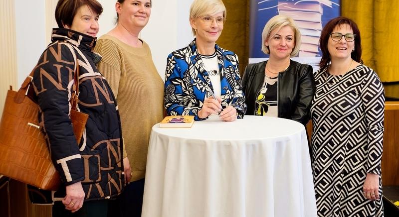 Rajtunk múlik, napos lesz-e a B oldal - Jakupcsek Gabriella Bükön