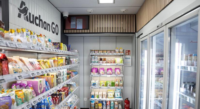 Személyzet nélküli üzletet nyitott az Auchan Magyarország