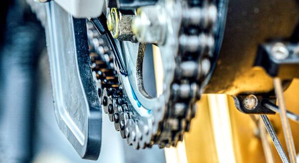Láncolajozó a motoron: a leggyakoribb hibák, kérdések és tanácsok egy helyen