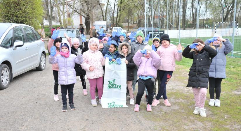 Közel 400 önkéntes szedte a szemetet Hajdúsámsonban!