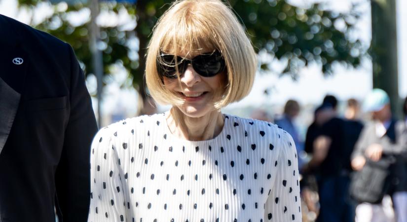 A 75 éves Anna Wintour tavaszi eleganciájának kulcsa a maxiruha: így teszi izgalmassá