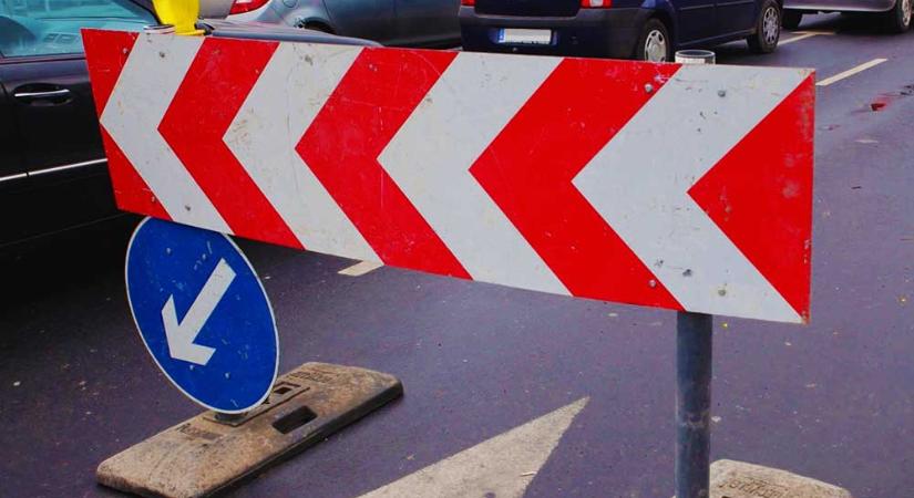 Baleset történt Püspökladány közelében, félpályán halad a forgalom