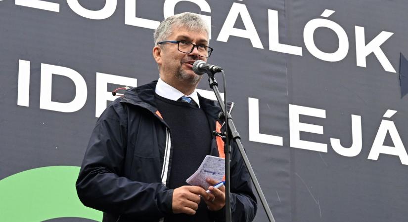 Újabb hazaáruló jelentkezett: Hadházy bevédte a Tiszát
