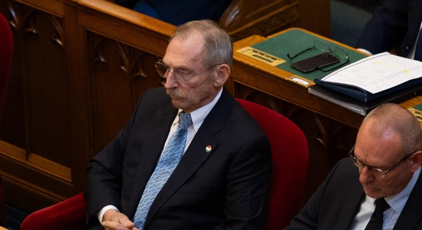 Pintér Sándor szerint nem kell Magyarországon maradnia annak, akinek nem tetszenek a törvények