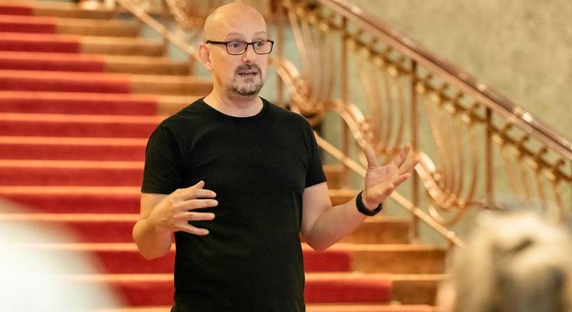 Utazás a függöny mögé – A Madách Színház titkait ismerhetjük meg egy különleges sétán