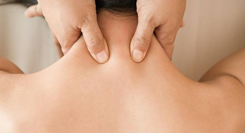 Megmasszírozták a nyakát, majdnem belehalt a 26 éves férfi: emiatt kapott stroke-ot