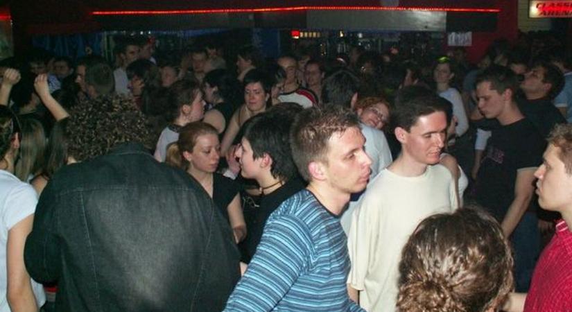 Ezt nem felejtjük el soha – újabb bulifotók Pécs legendás diszkójából – GALÉRIA