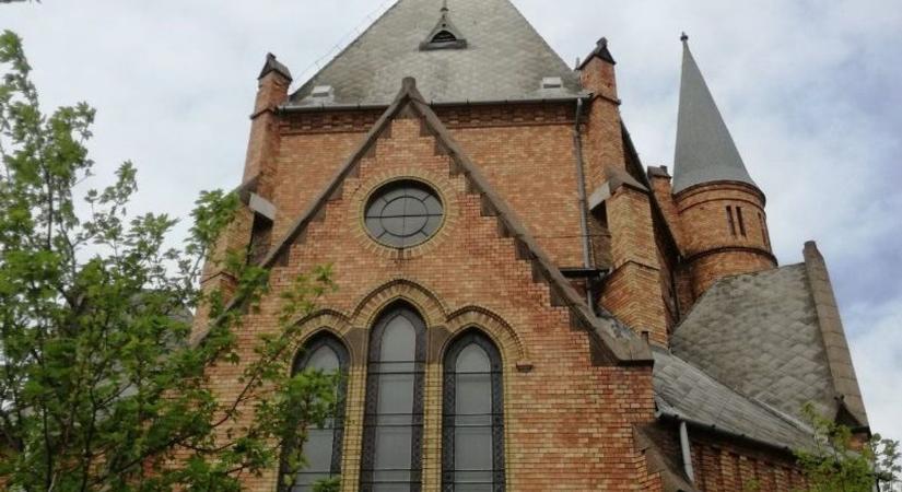 Virágvasárnap hazaköltözik a református istentisztelet