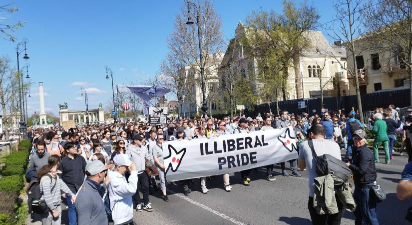 Legyen mindenki egyforma! – így indult a Kutyapárt békemenete