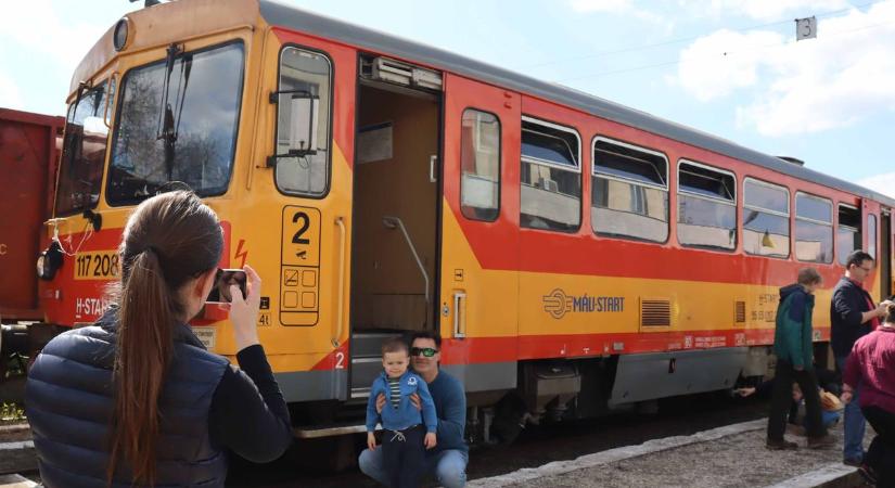 Olyan helyekre vitt a József Attila Expressz, ahova már évek óta senki nem mehet – galériával, videóval