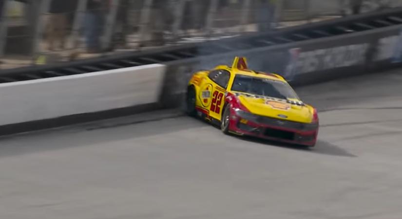 NASCAR: Bowman a pole-ban, Logano és Busch hatalmasat hibázott Bristolon