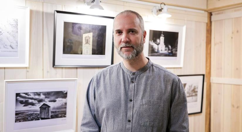Gyermeke elvesztésének fájdalmát is kifotózta magából az écsi fotográfus – Sok fotó, videó!