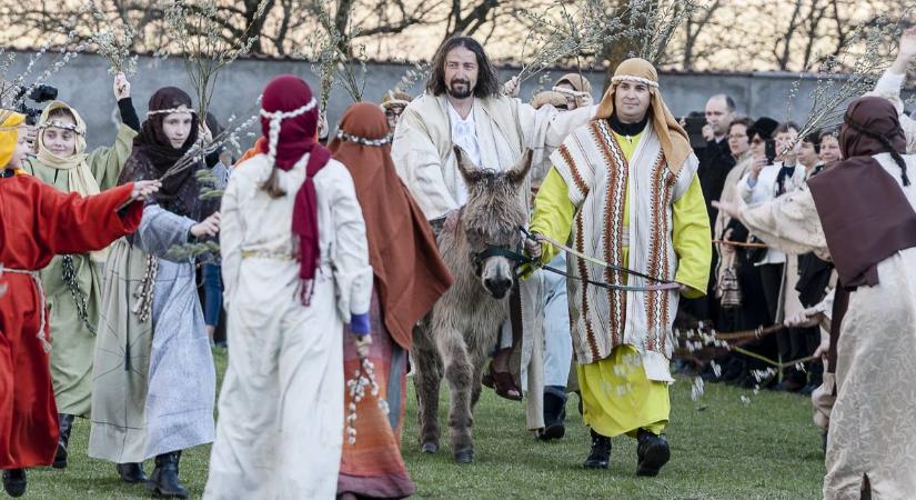 Virágvasárnap a nagyhét ünnepélyes megnyitása, mely egyben ifjúsági világnap