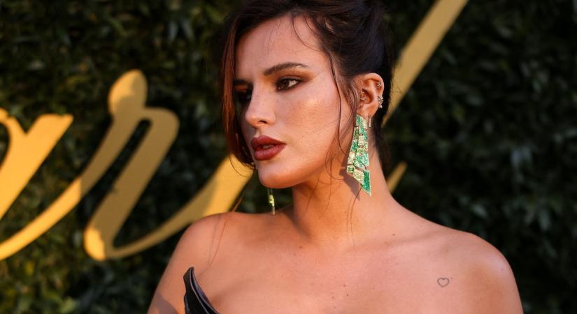 „A nemi szervemet ütötte...” – Bella Thorne kitálalt, élete egyik legmegrázóbb élménye volt Mickey Rourke-kal forgatni