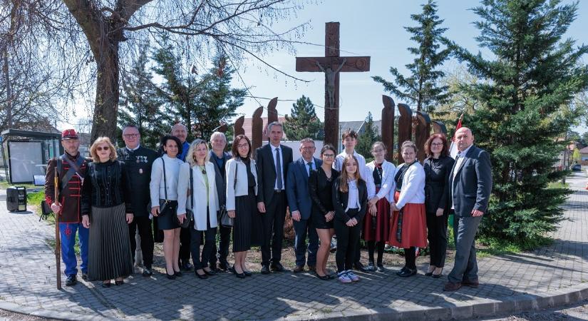Emlékezés Tatán, a Felvidékről kitelepítettek emléknapján