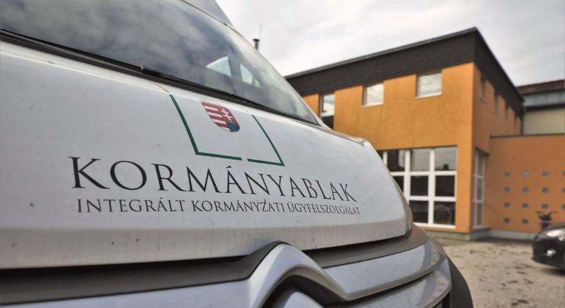 Gördülékeny ügyintézés, kormányablakbusz megy Balástyára