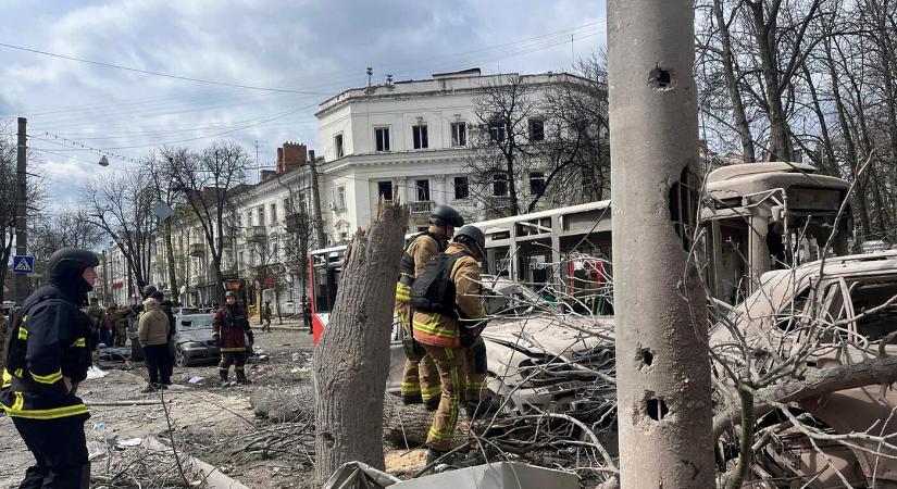 Virágvasárnapi orosz terror: legkevesebb 21 ember meghalt a Szumi elleni légicsapásban