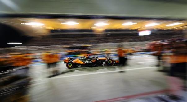 Stratégiai kavalkádot hozhat az F1-es Bahreini Nagydíj