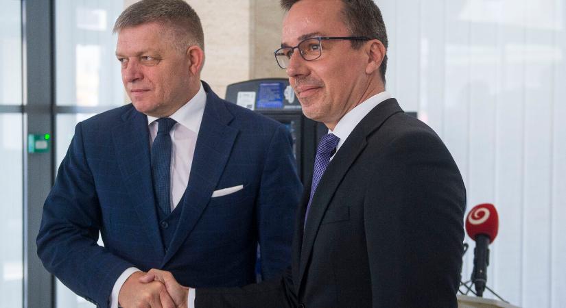Hiába az államfő aggályai, a lakosok szerint a Fico-kabinet a választási ciklus végéig marad