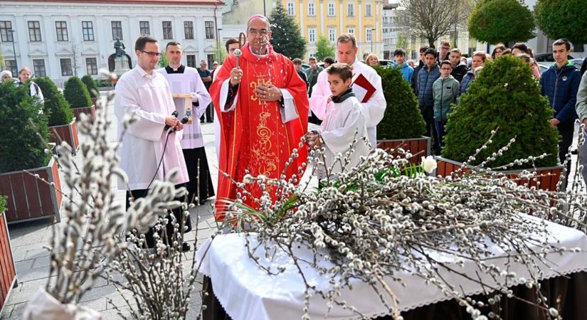 Virágvasárnap a szombathelyi székesegyházban - megkezdődött a nagyhét
