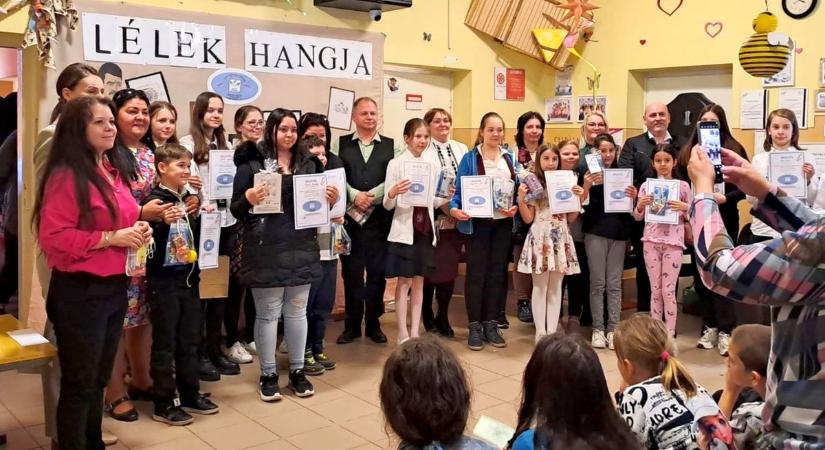Szili Katalin a saját versével nyitotta meg a költészet napi versenyt