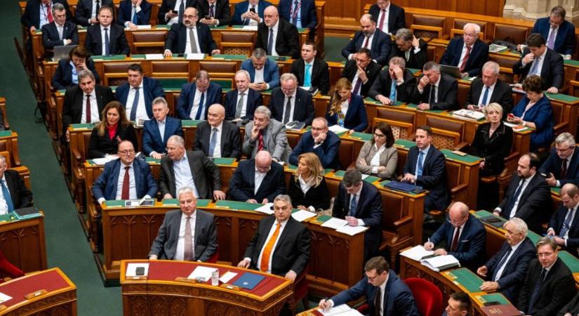 Alaptörvény-módosítás: Falus András szerint hibáznak az interszexek miatt