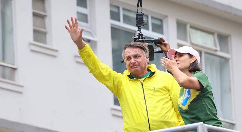 Most jött a hír: 12 órás műtéten esett át Jair Bolsonaro