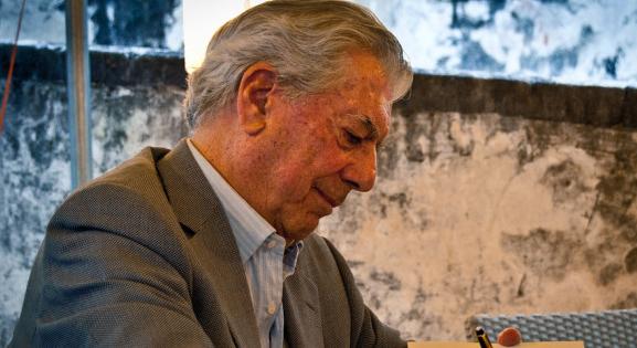 Nyilvános temetése sem lesz az elhunyt Nobel-díjas írónak
