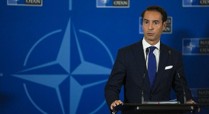 „Európa önmagában életképtelen” – a NATO főképviselője beismerte, amit mindenki sejtett