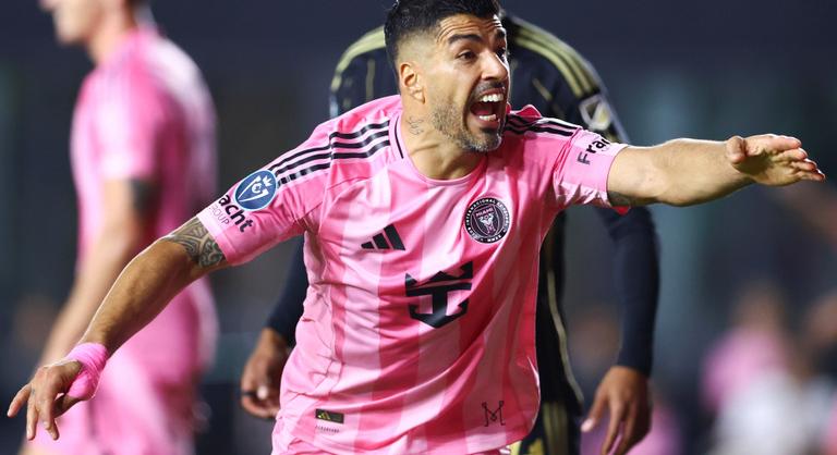 Luis Suárez újra harapós kedvében volt, most az egyik csapattársa került veszélybe