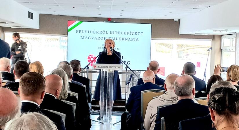 Szili Katalin: az utókor soha ne felejtse el, milyen következményekkel járhat egy közösség bűnössé kikiáltása