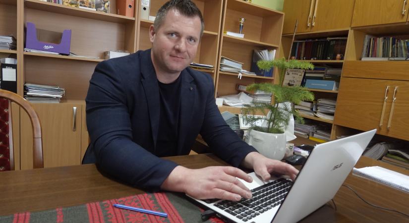 Rátaláltak Álmosdra a fiatalok