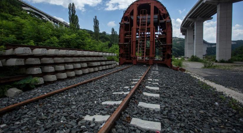 Nagy a gond a Belgrád-Budapest vasúttal, elmaradhat a kínai elnök látogatása