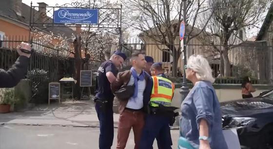 Megafonos segédlelkészt vittek el a rendőrök a Tisza Párt szentendrei rendezvényéről