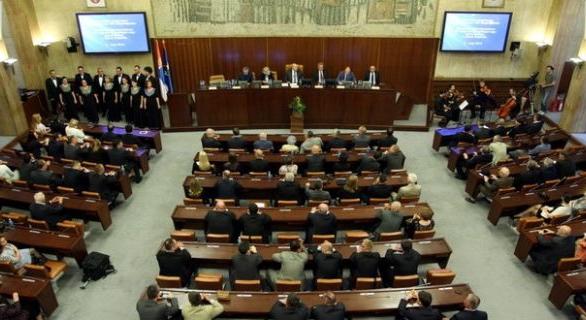 Négy hónap szünet után Juhász Bálint összehívta a tartományi parlament ülését